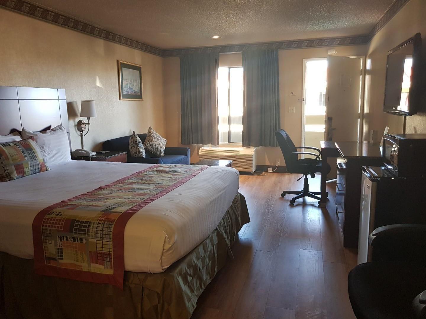 Travelodge By Wyndham Costa Mesa Newport Beach Hacienda Exterior photo